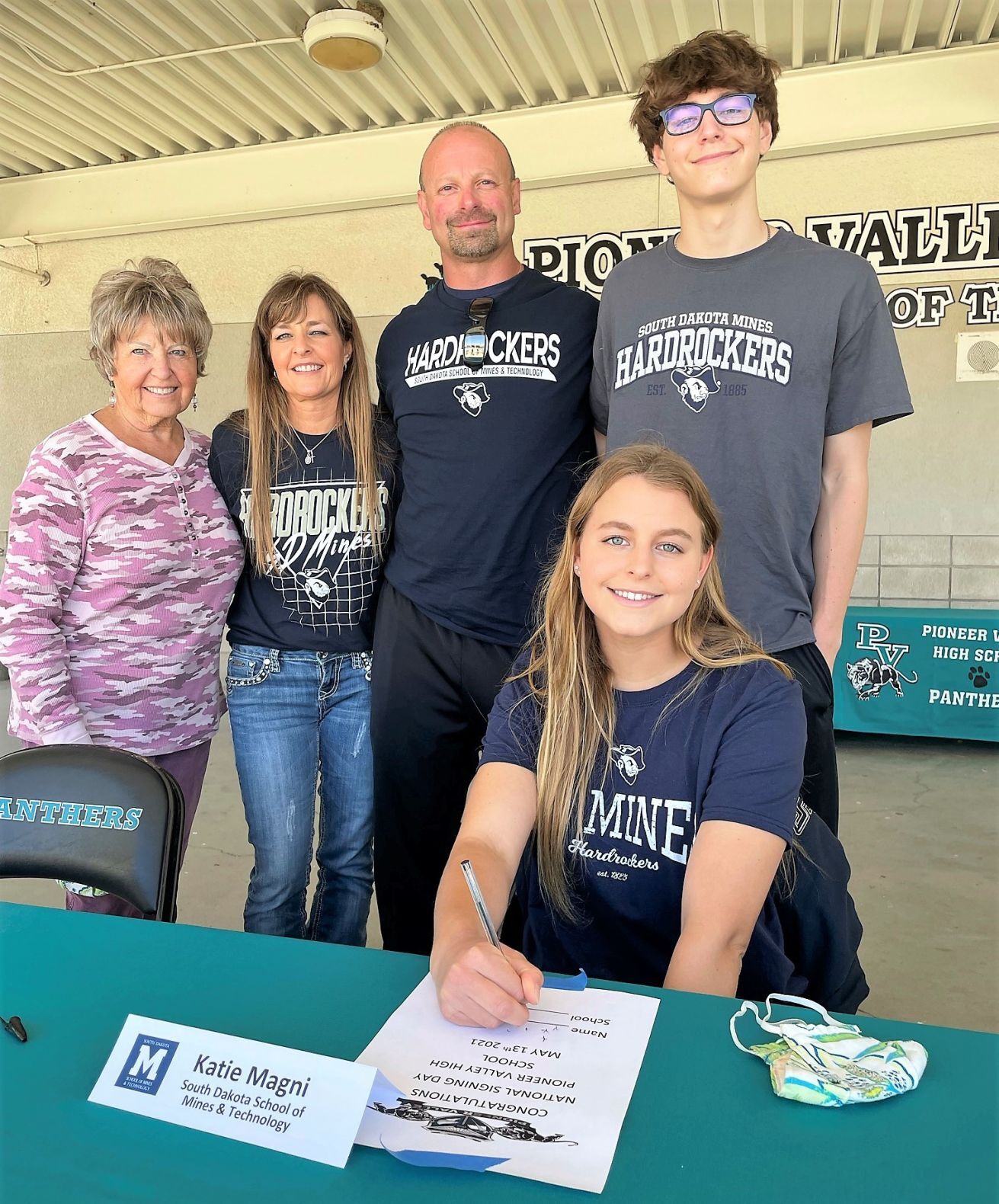 051321 PVHS Signing 03.jpeg